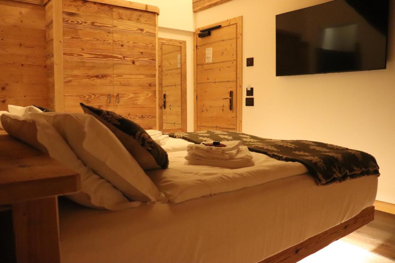 Hotel Ciasa Lorenzi กอร์ตินาดัมเปซโซ ภายนอก รูปภาพ