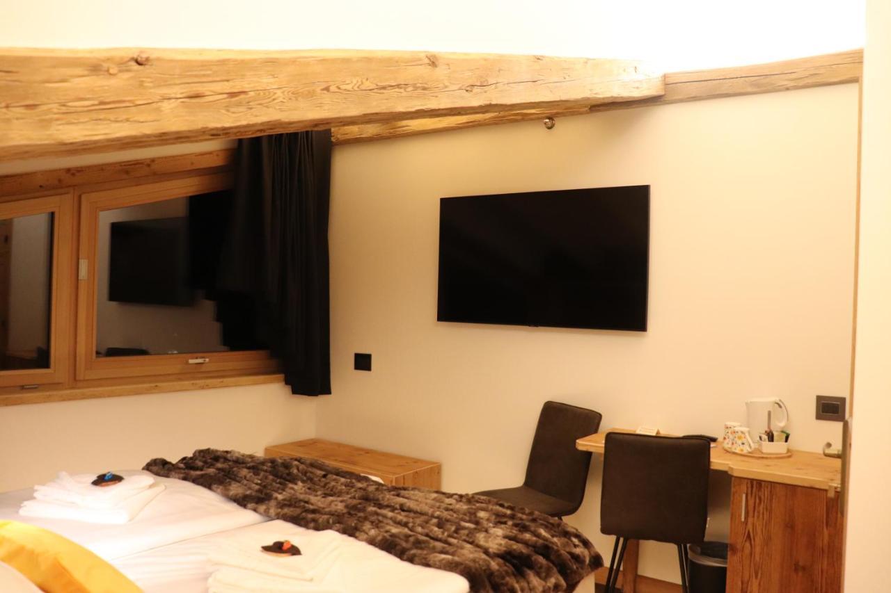 Hotel Ciasa Lorenzi กอร์ตินาดัมเปซโซ ภายนอก รูปภาพ
