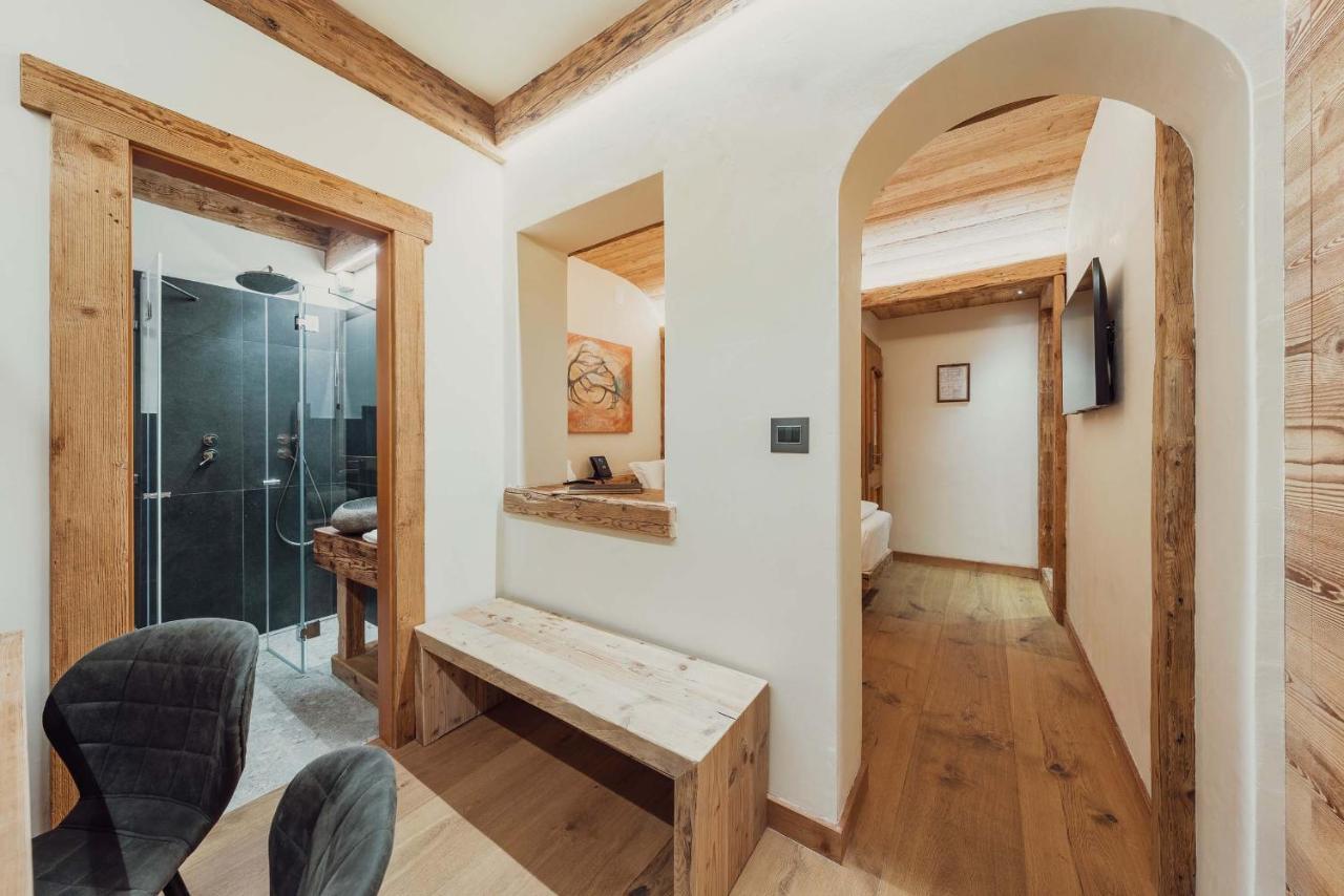 Hotel Ciasa Lorenzi กอร์ตินาดัมเปซโซ ภายนอก รูปภาพ