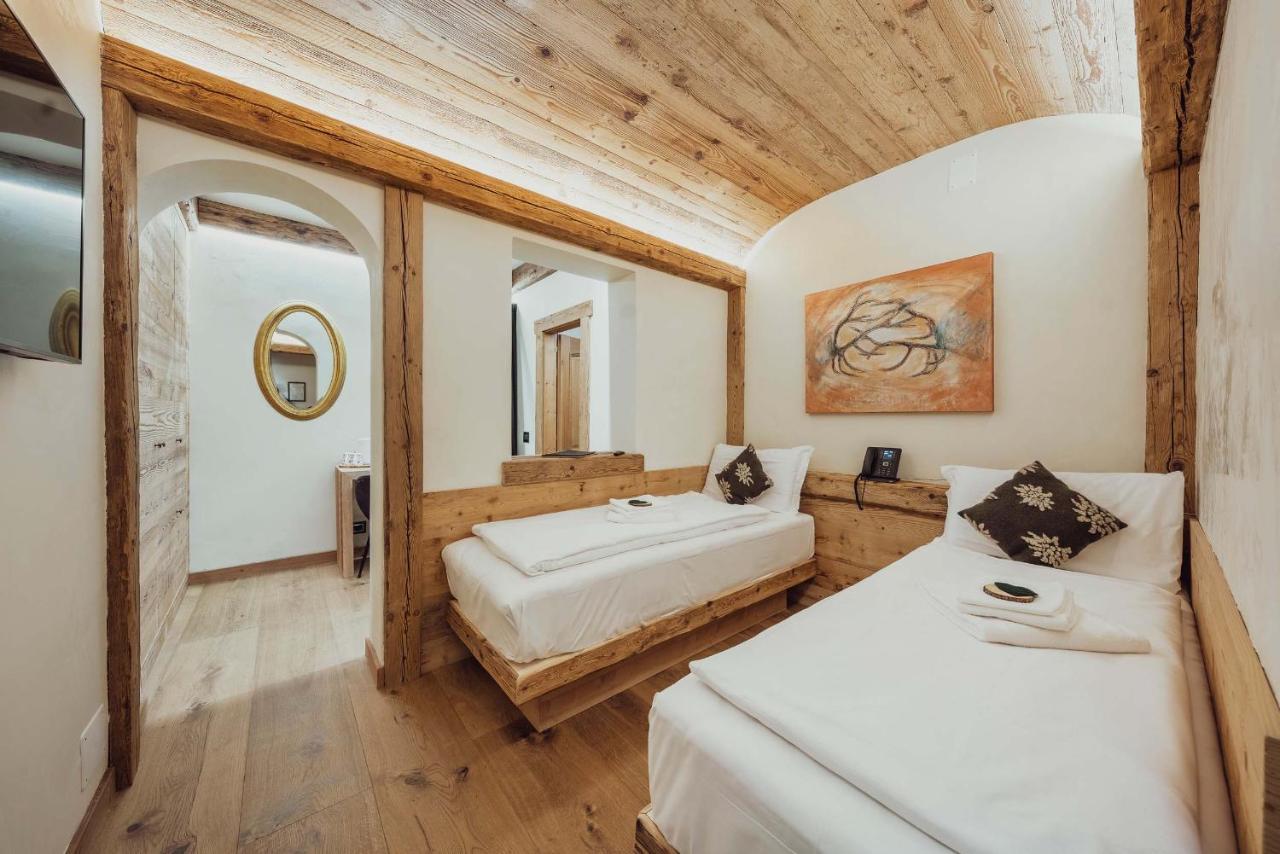 Hotel Ciasa Lorenzi กอร์ตินาดัมเปซโซ ภายนอก รูปภาพ