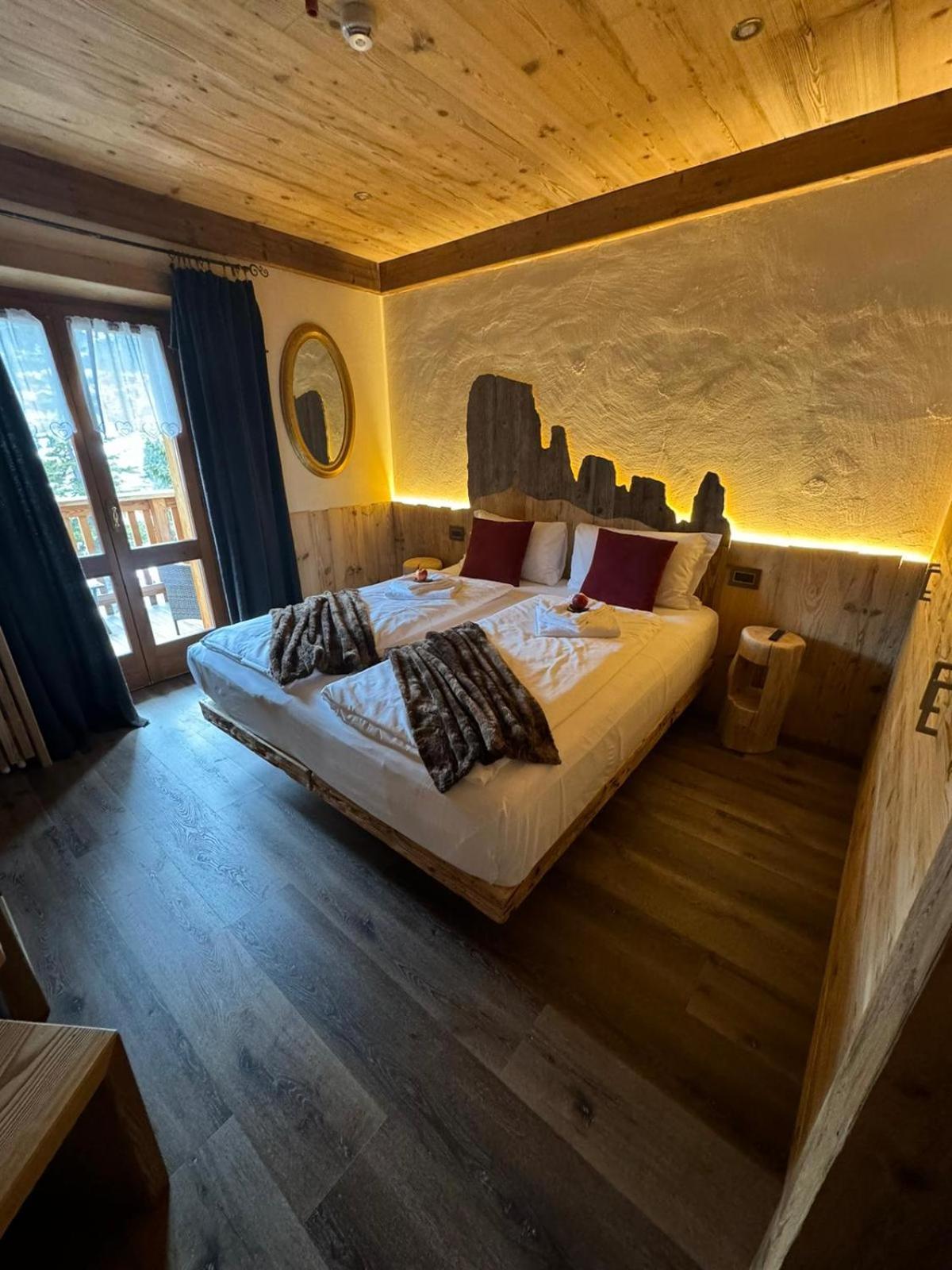 Hotel Ciasa Lorenzi กอร์ตินาดัมเปซโซ ภายนอก รูปภาพ